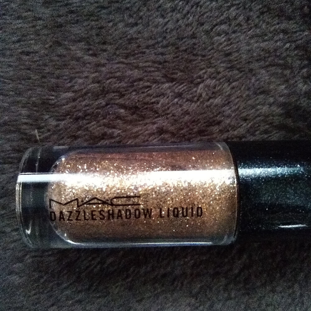 Mac cosmetics dazzleshadow